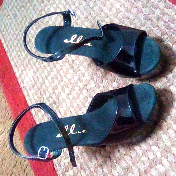 Heels - Picture 1 of 2